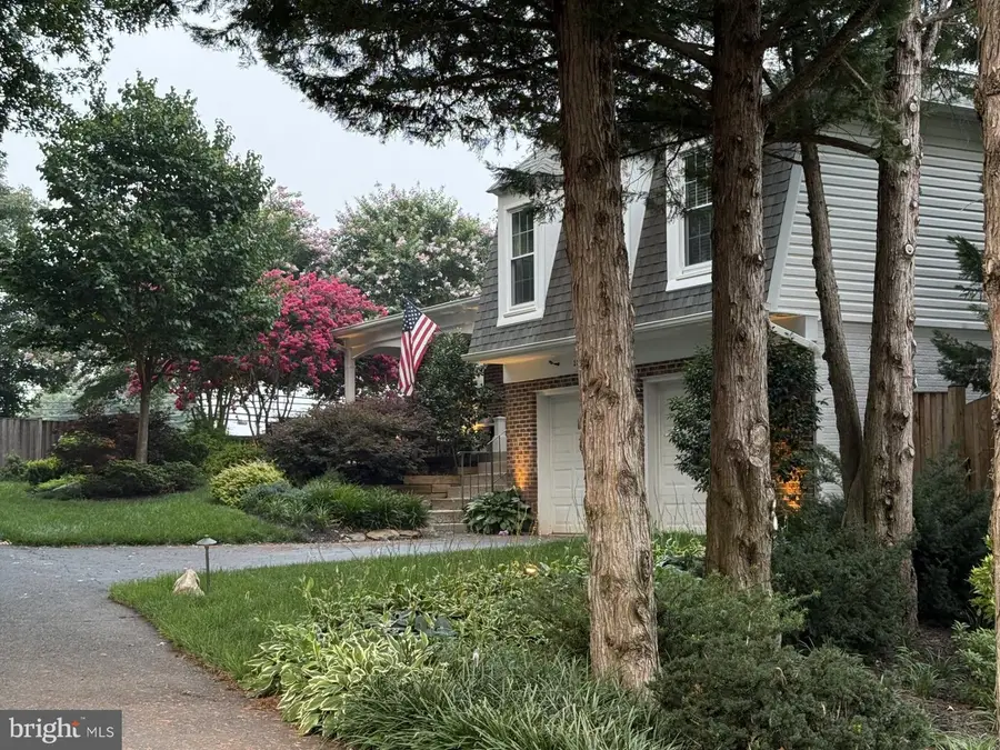 13459 Stream Valley Dr, Chantilly, VA 20151 - #2