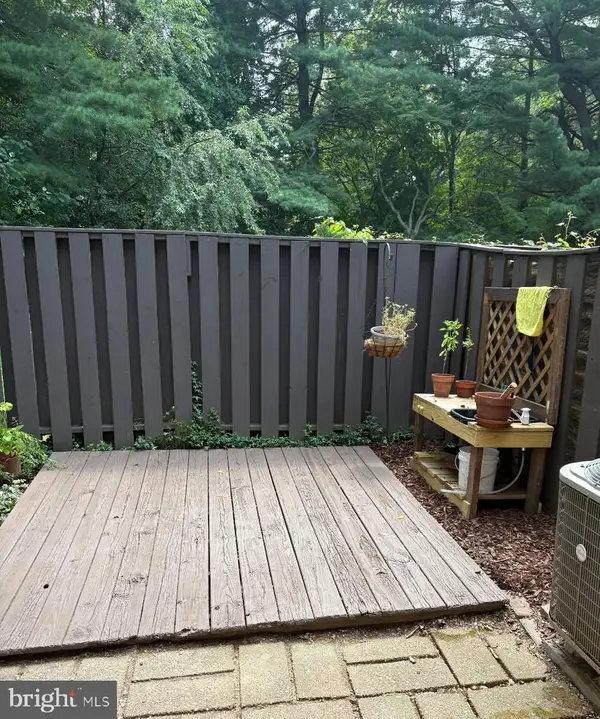 1386 Northgate Sq, RESTON, VA 20190