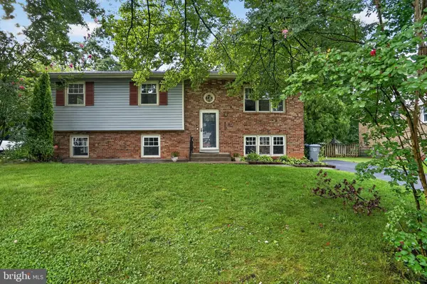 14521 Lock Dr, CENTREVILLE, VA 20120