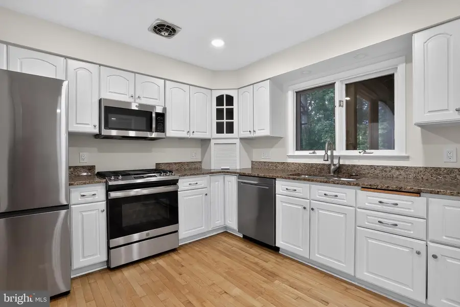 14521 Lock Dr, Centreville, VA 20120 - #2