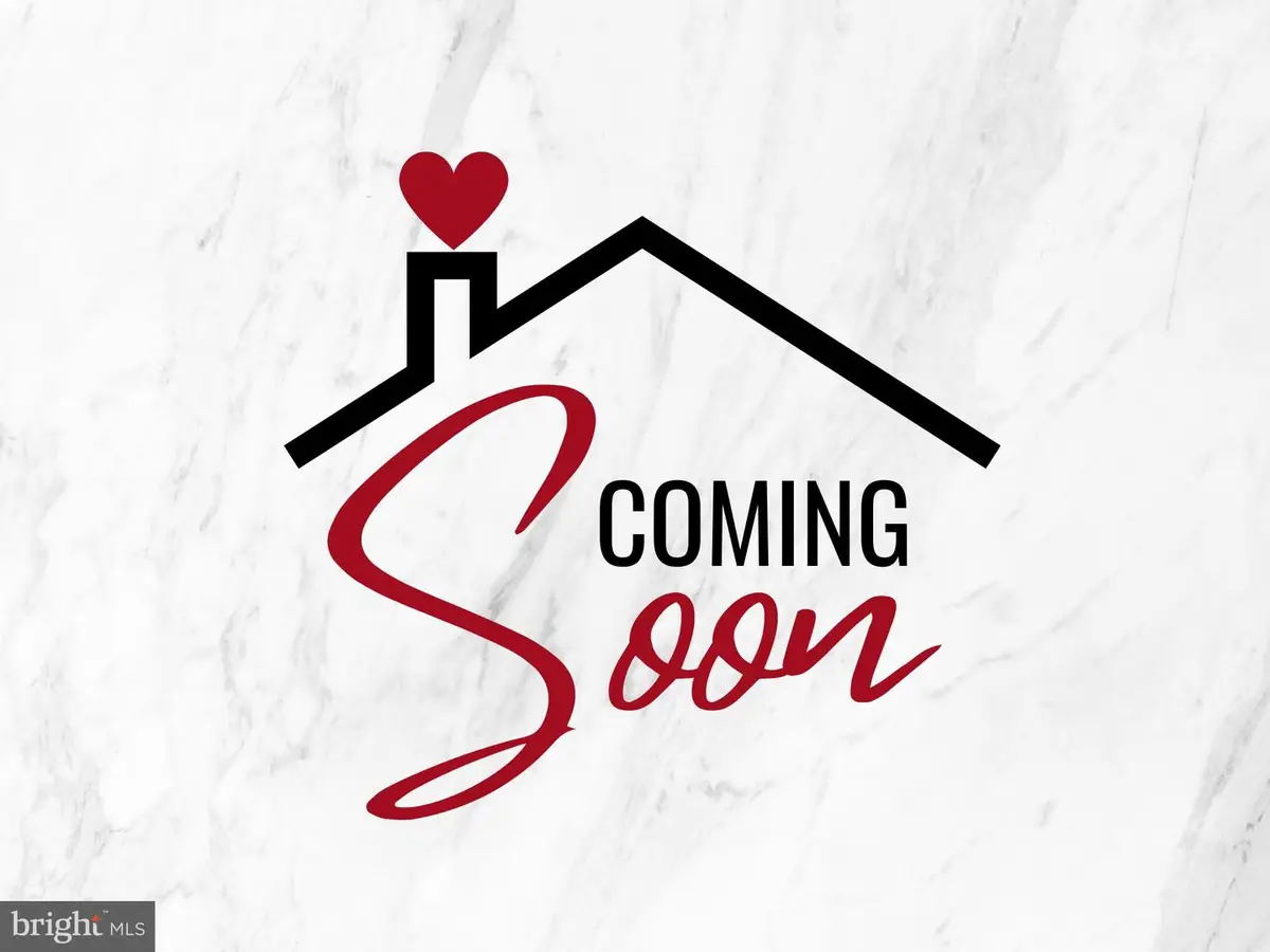 9925 Oakton Terrace Rd, Oakton, VA 22124 - #1