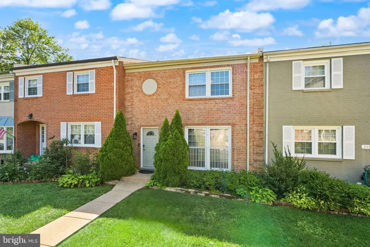 7471 Jayhawk St, Annandale, VA 22003 - #1