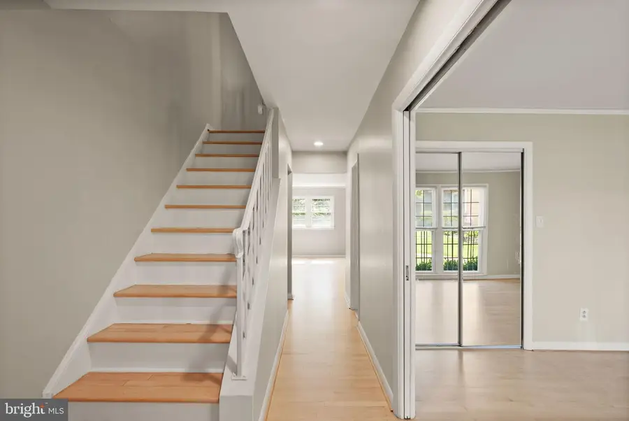 7471 Jayhawk St, Annandale, VA 22003 - #3