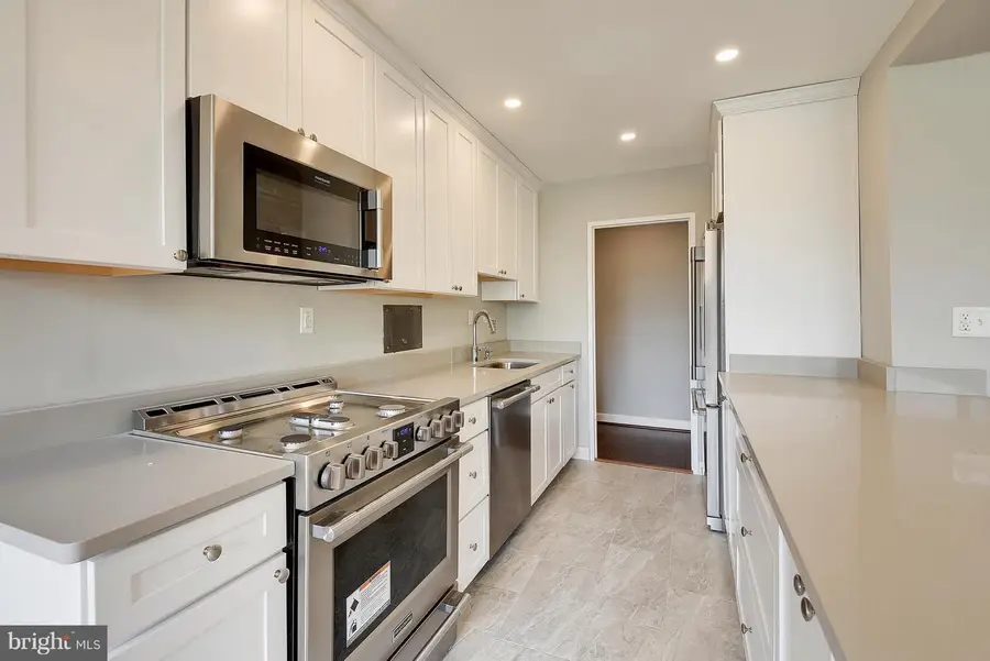 6621 Wakefield Dr #302, Alexandria, VA 22307 - #2