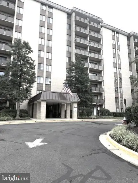3101 S Manchester St #420, FALLS CHURCH, VA 22044