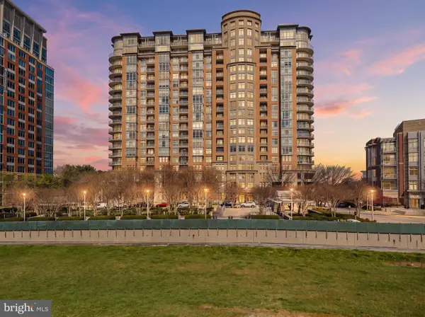 8220 Crestwood Heights Dr #1015, MCLEAN, VA 22102