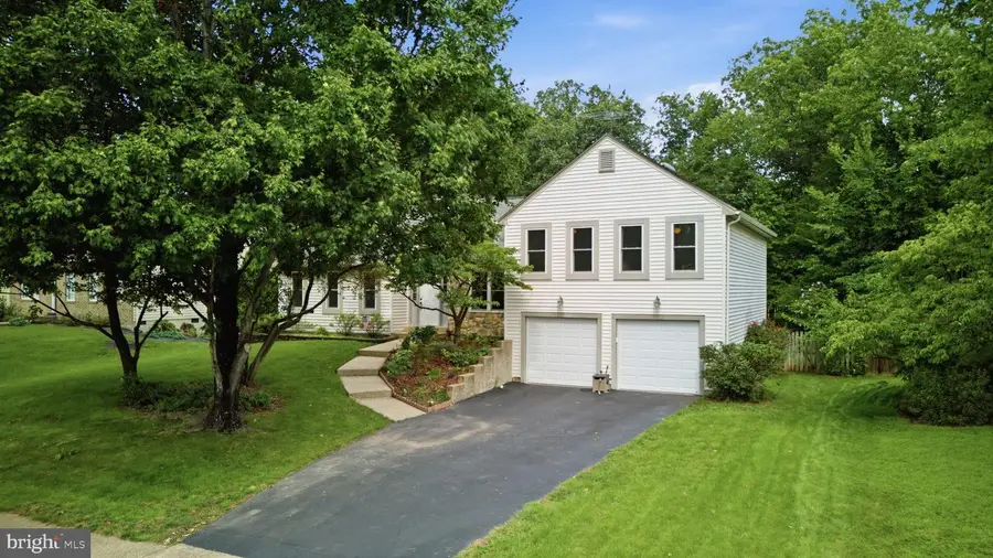 15104 Honsena Dr, Centreville, VA 20120 - #2