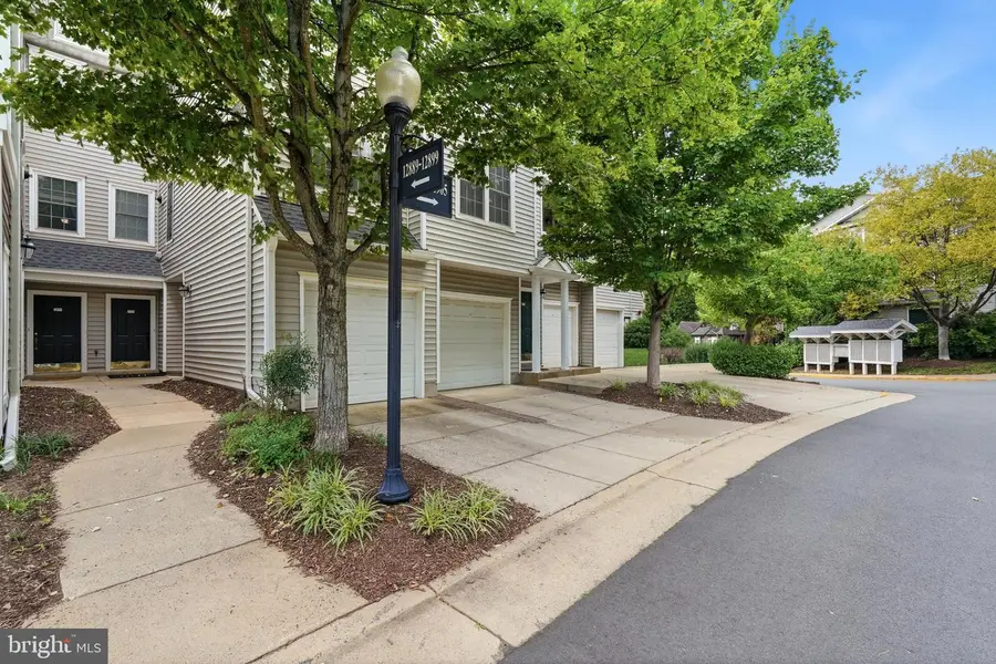 12895 Fair Briar Ln, Fairfax, VA 22033 - #3
