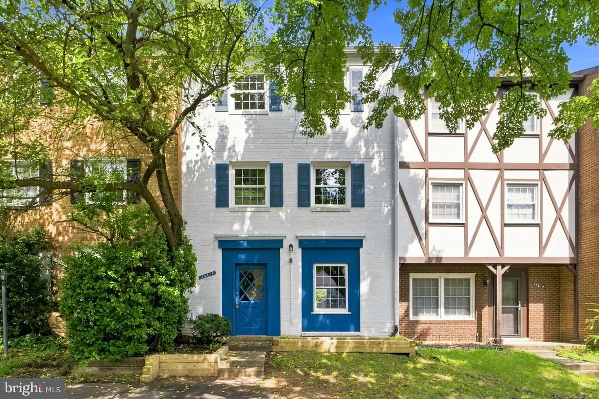 14814 Haymarket Ln, Centreville, VA 20120 - #1