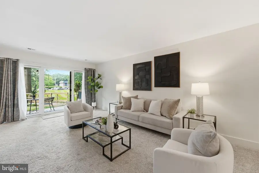 9735 Kings Crown Ct #1, Fairfax, VA 22031 - #3