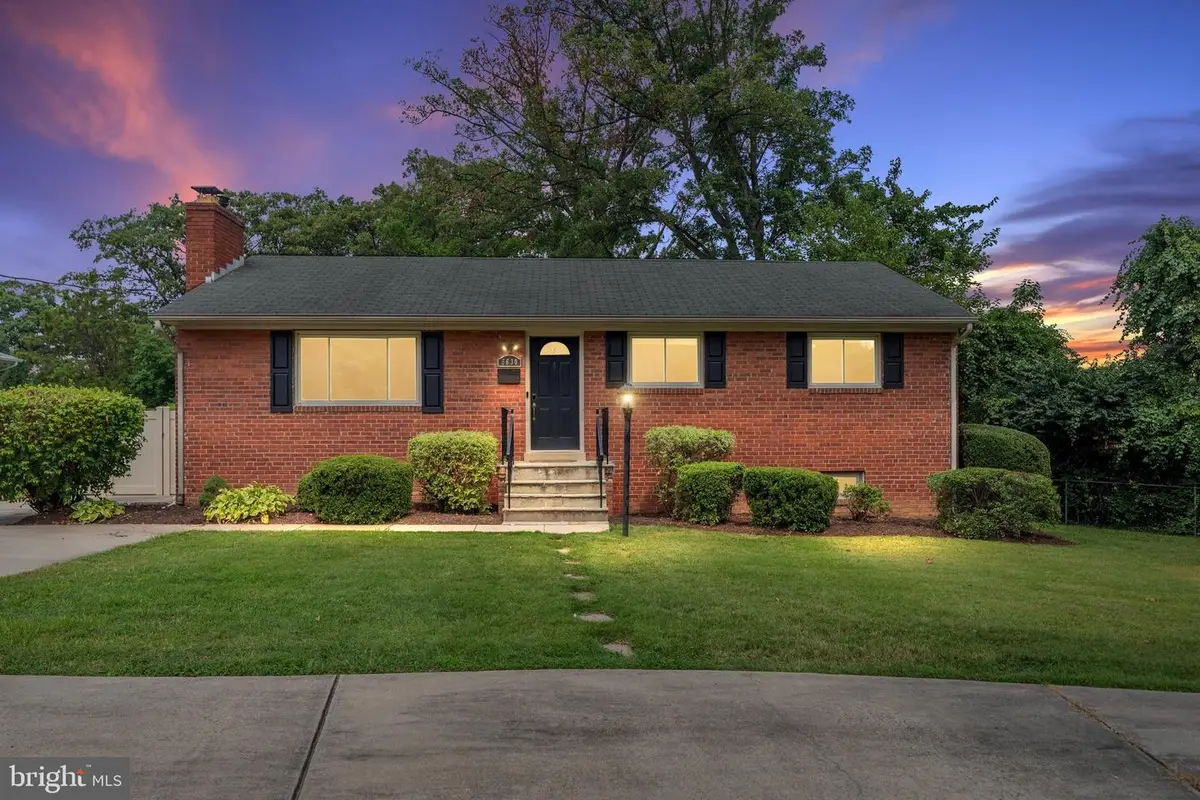 6630 S Kings Hwy, Alexandria, VA 22306 - #1