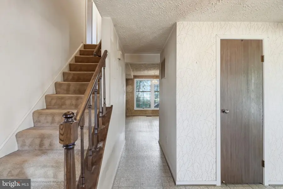 9812 Summerday Dr, Burke, VA 22015 - #2
