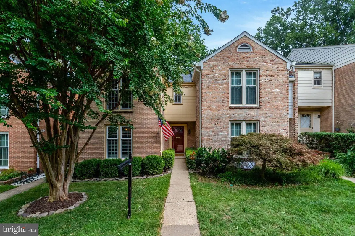 1956 Hopewood Dr, Falls Church, VA 22043 - #1