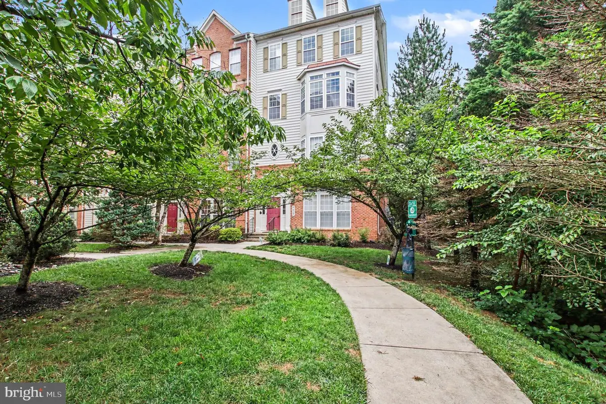 5625 Harrington Falls Ln, Alexandria, VA 22312 - #1