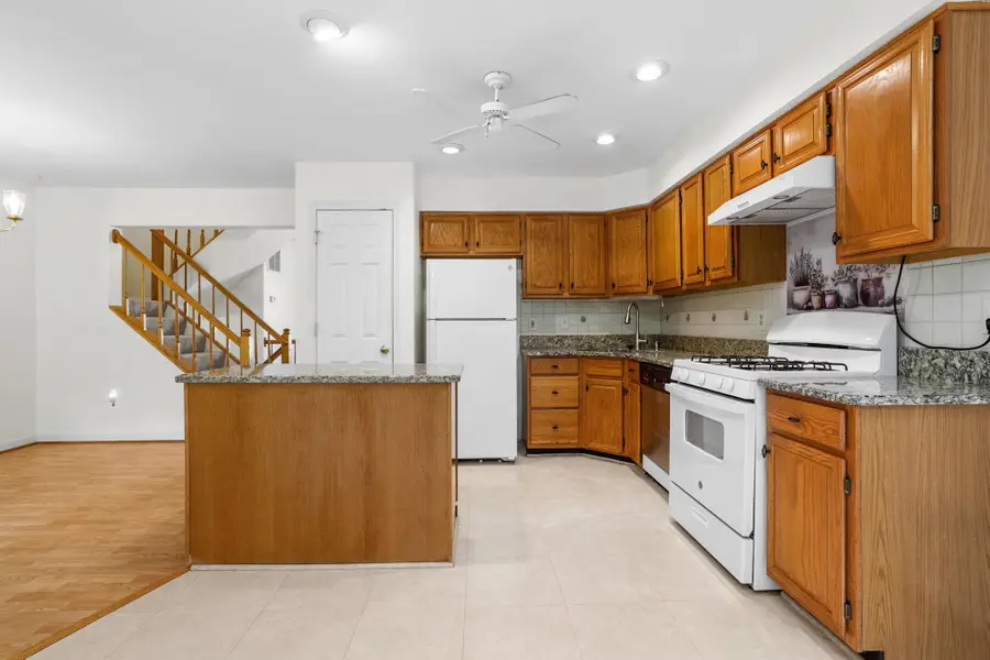 10637 Alison Dr, Burke, VA 22015 - #3