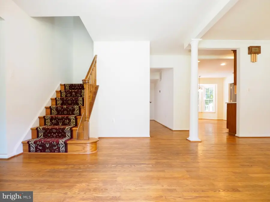 9614 Locust Hill Dr, Great Falls, VA 22066 - #3