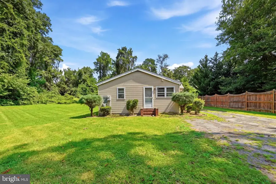 5904 Carver Pl, Falls Church, VA 22041 - #3