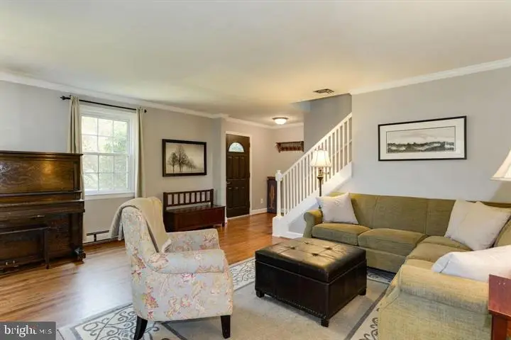3460 Washington Dr, Falls Church, VA 22041 - #2