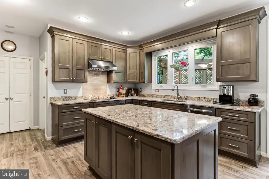 7606 Davis Field Ln, Springfield, VA 22153 - #3