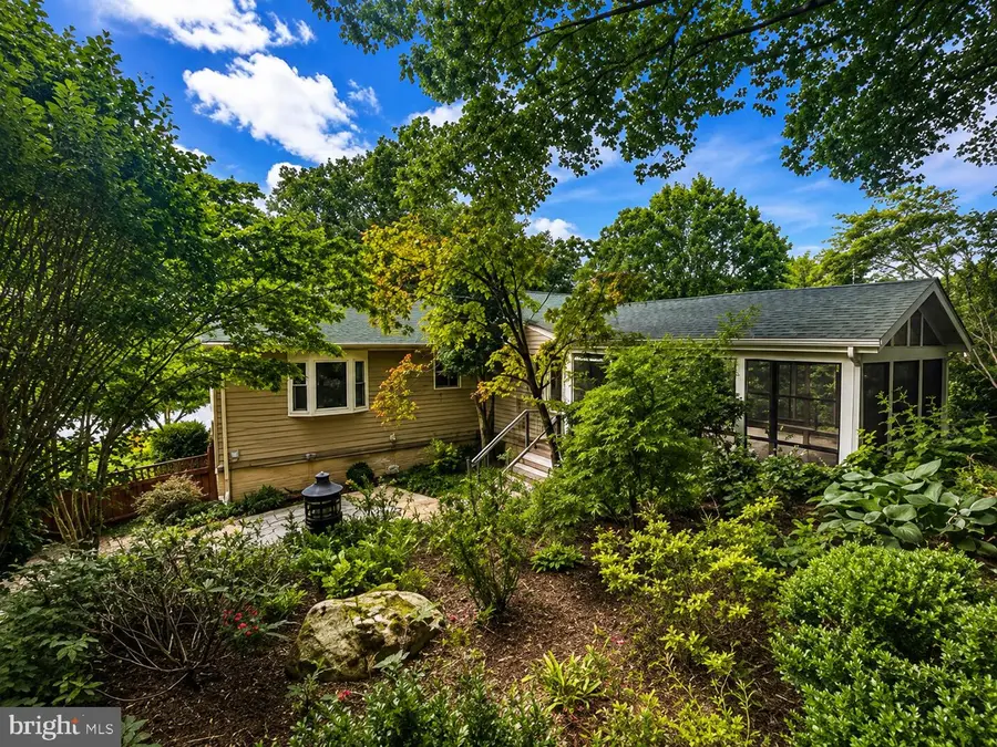 10147 Red Spruce Rd, Fairfax, VA 22032 - #2