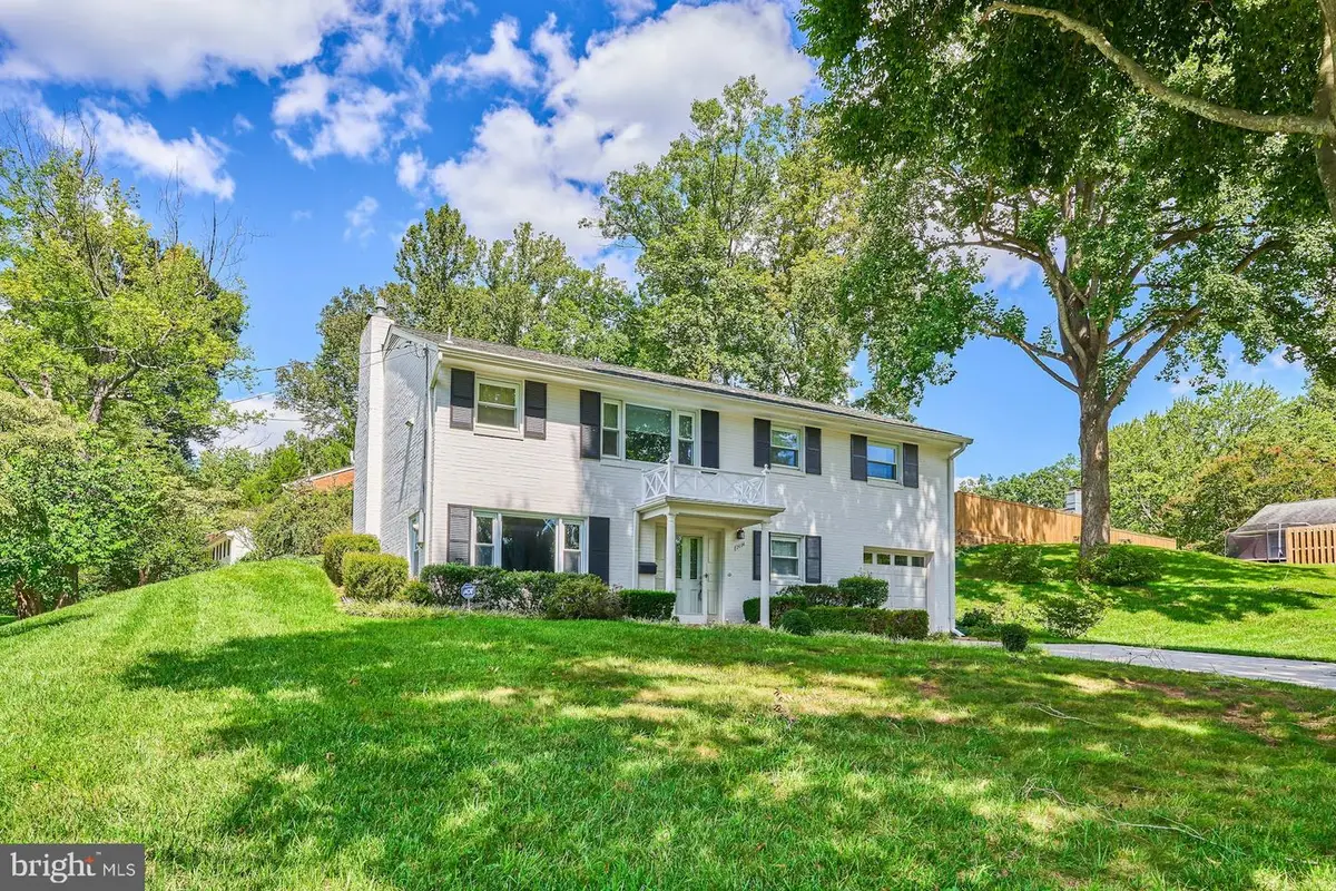 7606 Long Pine Dr, Springfield, VA 22151 - #1