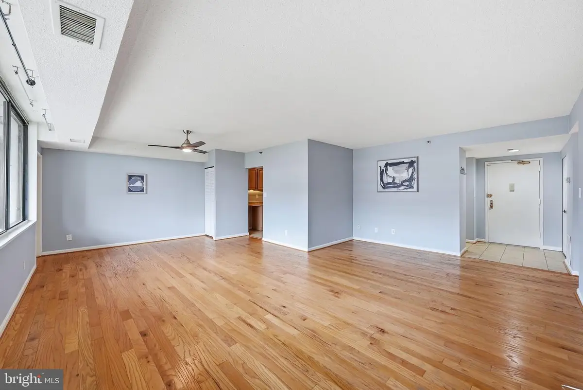 3713 S George Mason Dr #810, Falls Church, VA 22041 - #1