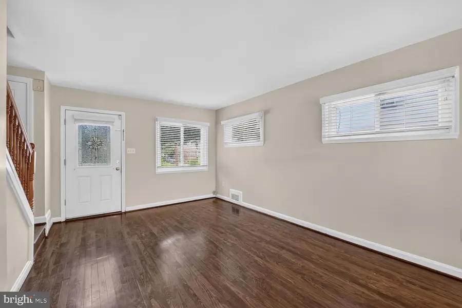 6817 Radcliffe Dr, Alexandria, VA 22307 - #3