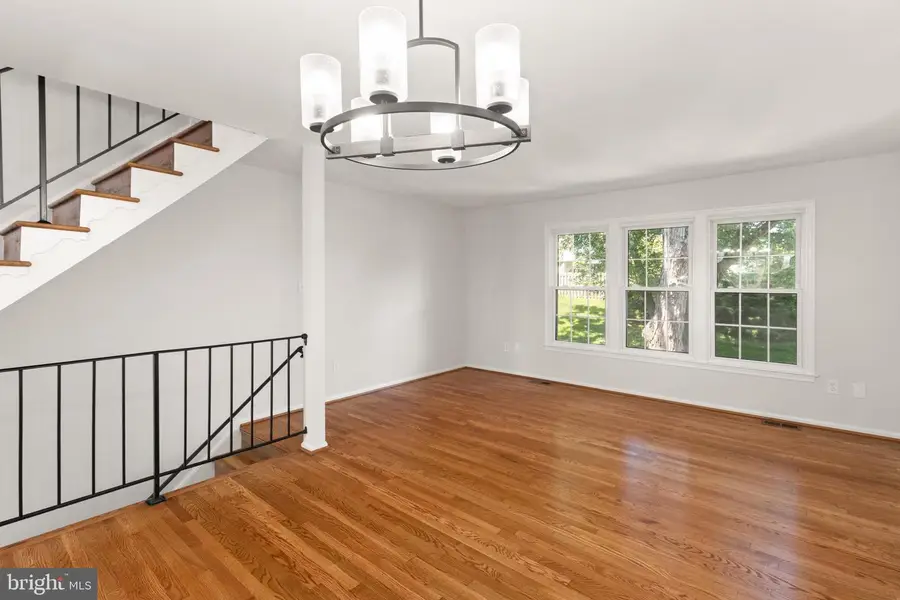 8636 Dellway Ln, Vienna, VA 22180 - #2