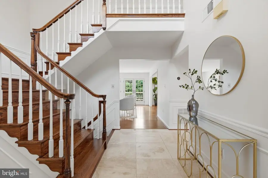 10005 Scenic View Ter, Vienna, VA 22182 - #2
