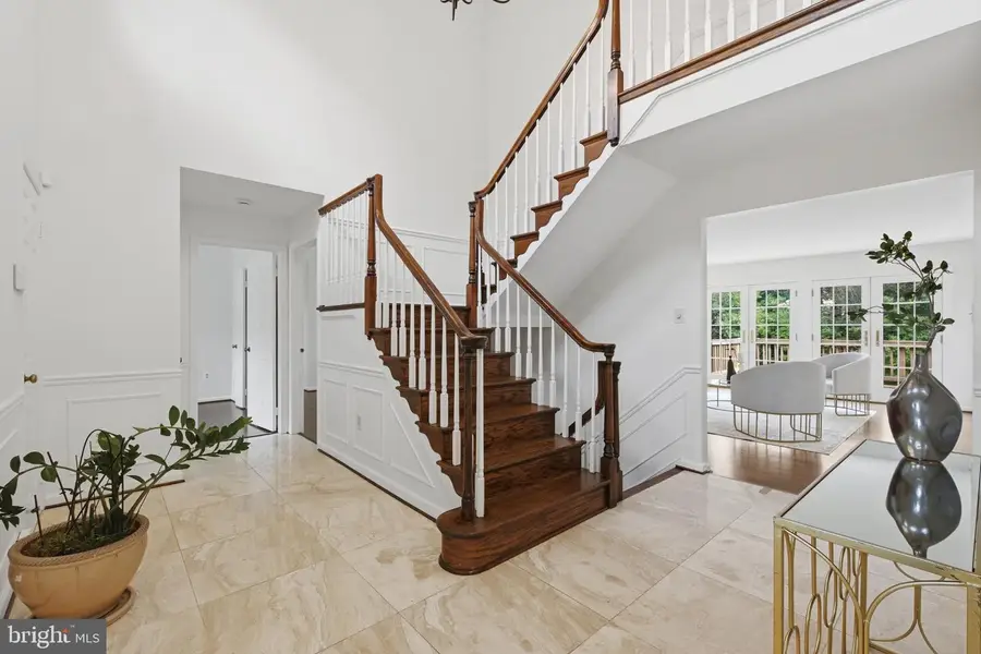 10005 Scenic View Ter, Vienna, VA 22182 - #3
