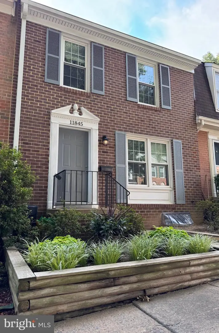11845 Dunlop Ct, Reston, VA 20191 - #2