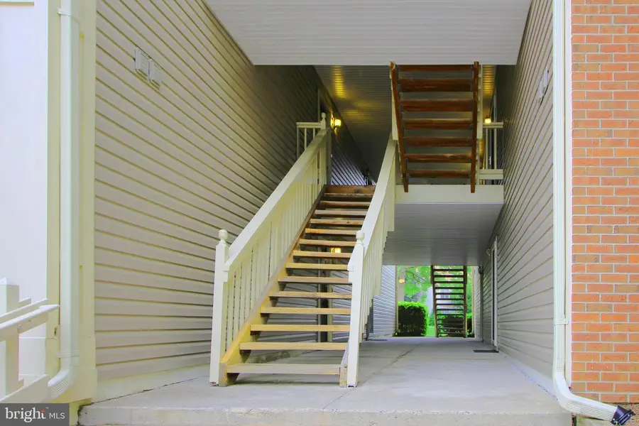 3801 Ridge Knoll Ct #210a, Fairfax, VA 22033 - #3