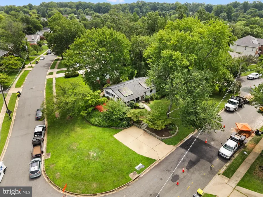 4951 Roslyn Rd, Annandale, VA 22003 - #3