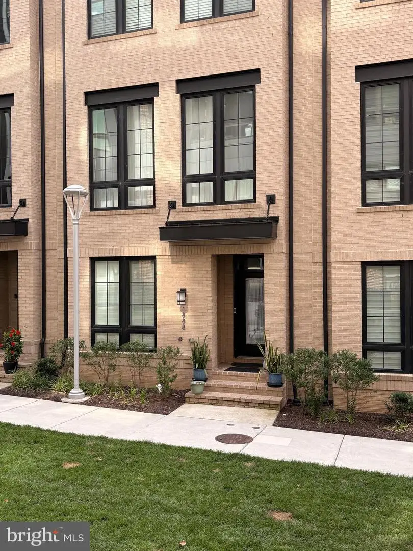 1888 Easterly Rd, Reston, VA 20190 - #2