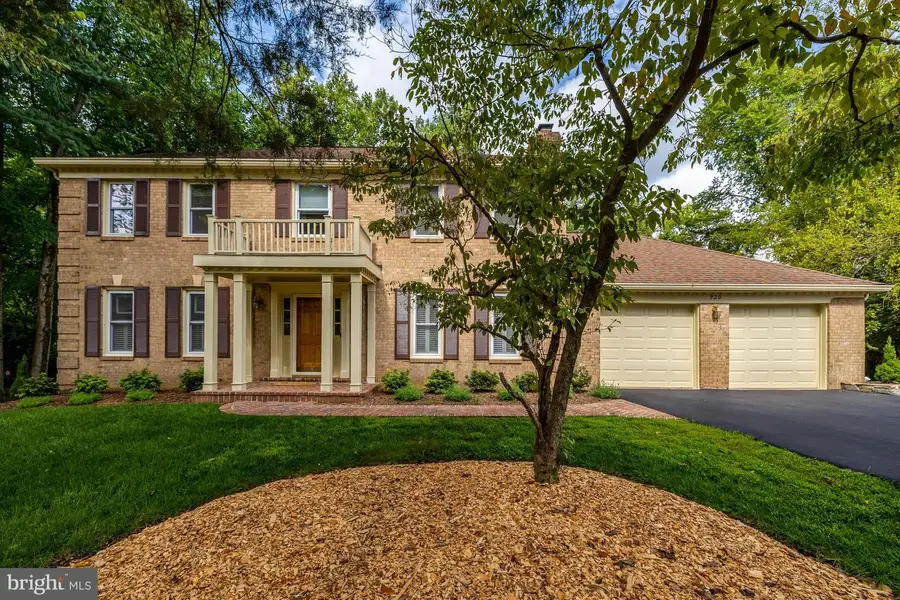 920 Holly Run Ct, Great Falls, VA 22066 - #3