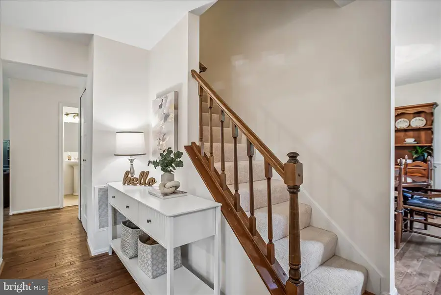 9357 Chestnut Knolls Dr, Fairfax, VA 22032 - #2