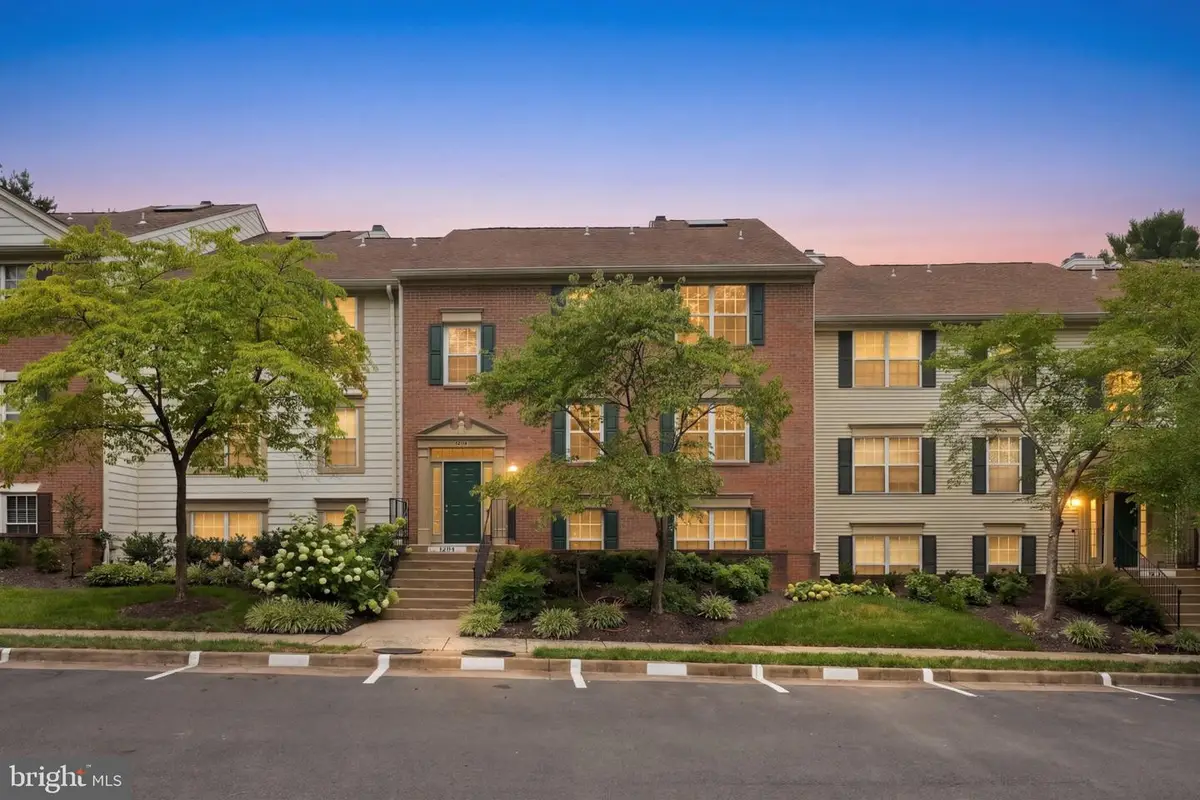 12114 Green Leaf Ct #202, Fairfax, VA 22033 - #1