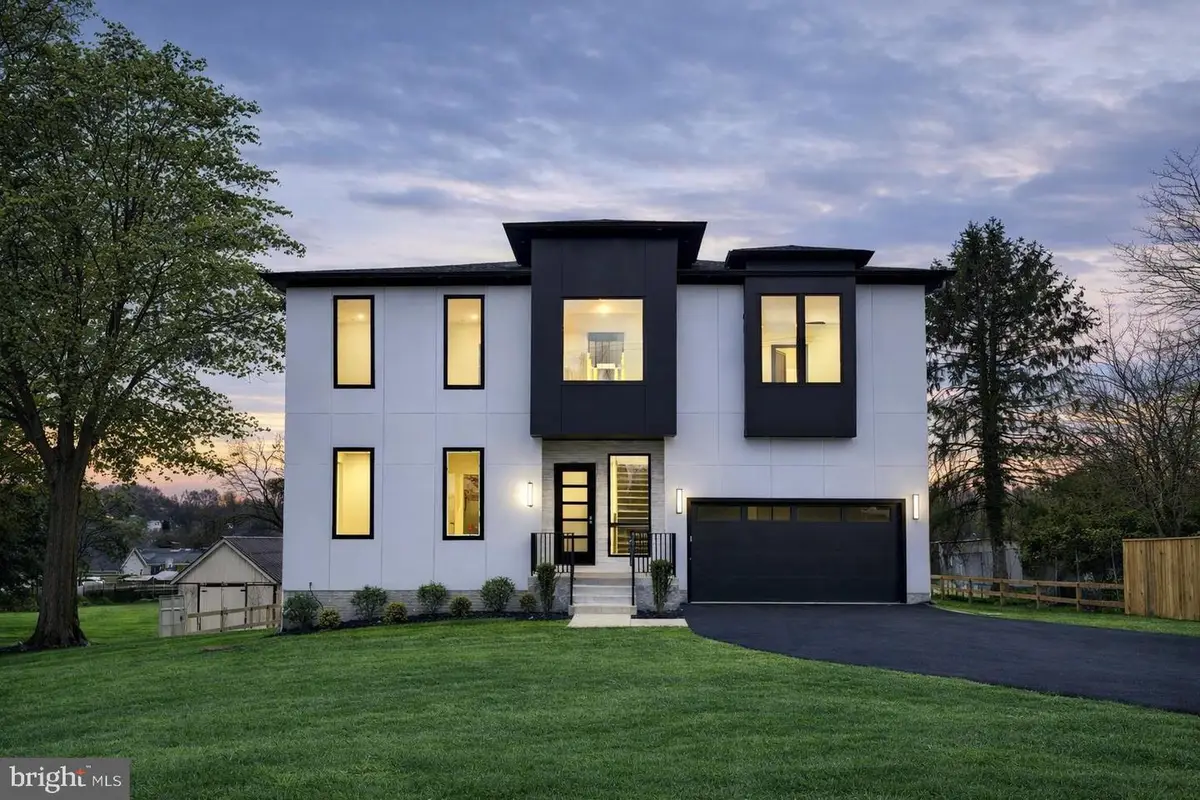 2613 Beacon Hill Rd, Alexandria, VA 22306 - #1