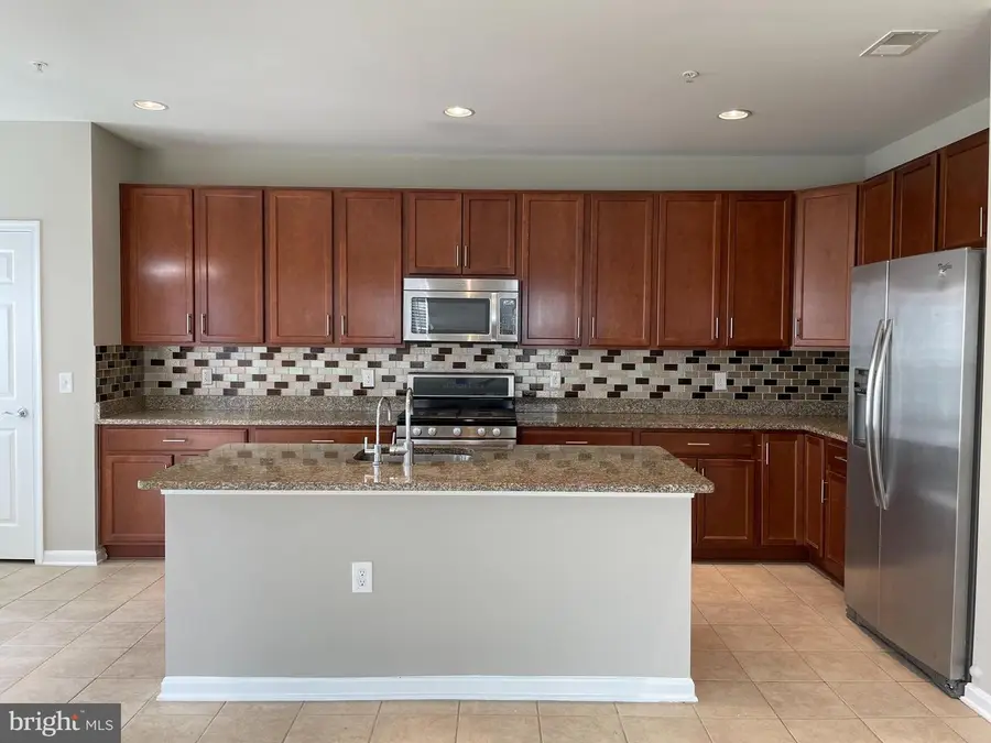 2953 Finsbury Pl #96, Fairfax, VA 22031 - #2
