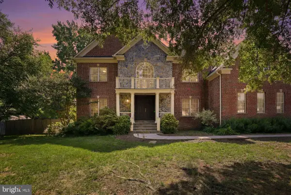 8813 Oak Leaf Dr, ALEXANDRIA, VA 22309