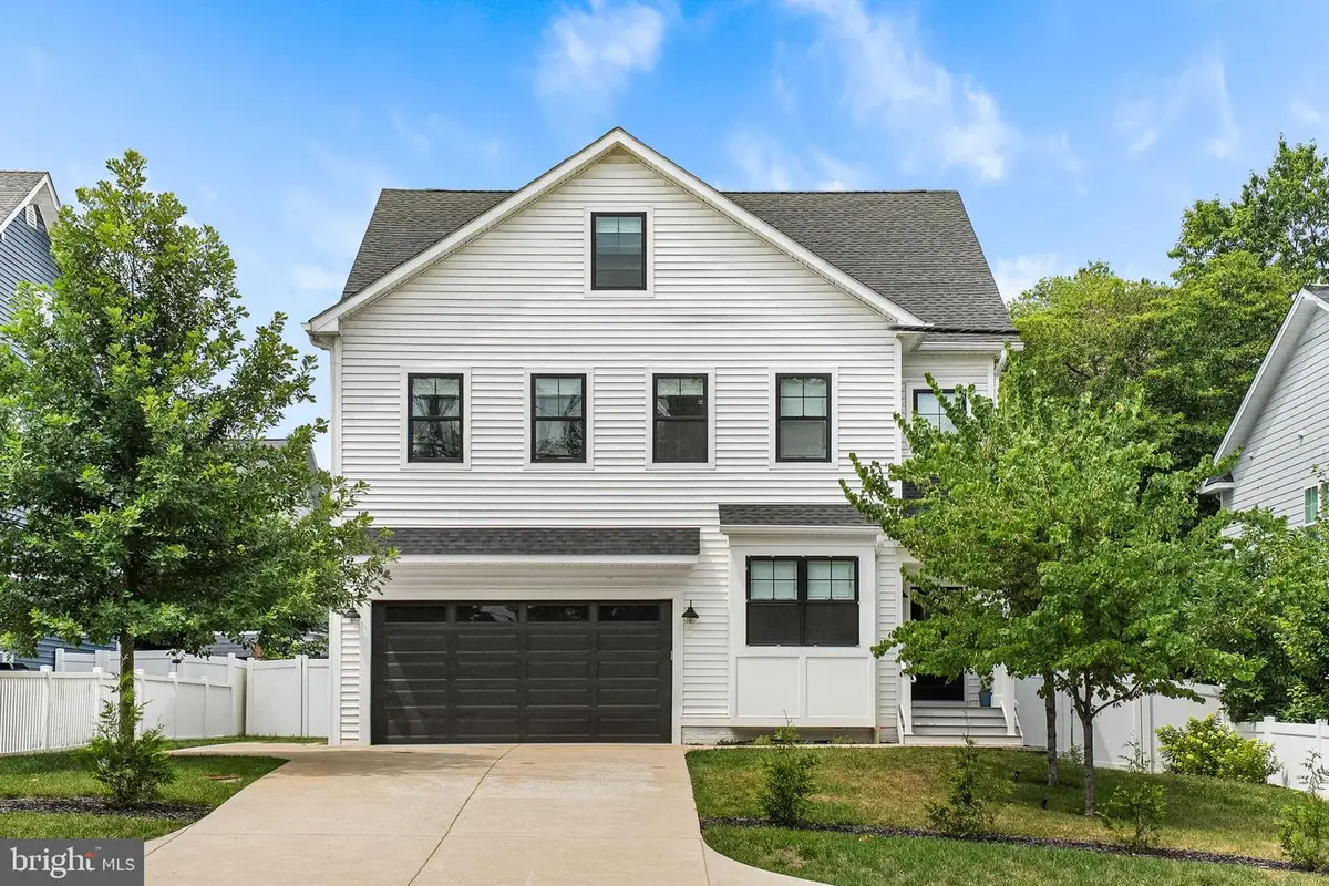 8006 Fort Hunt Rd, Alexandria, VA 22308 - #1