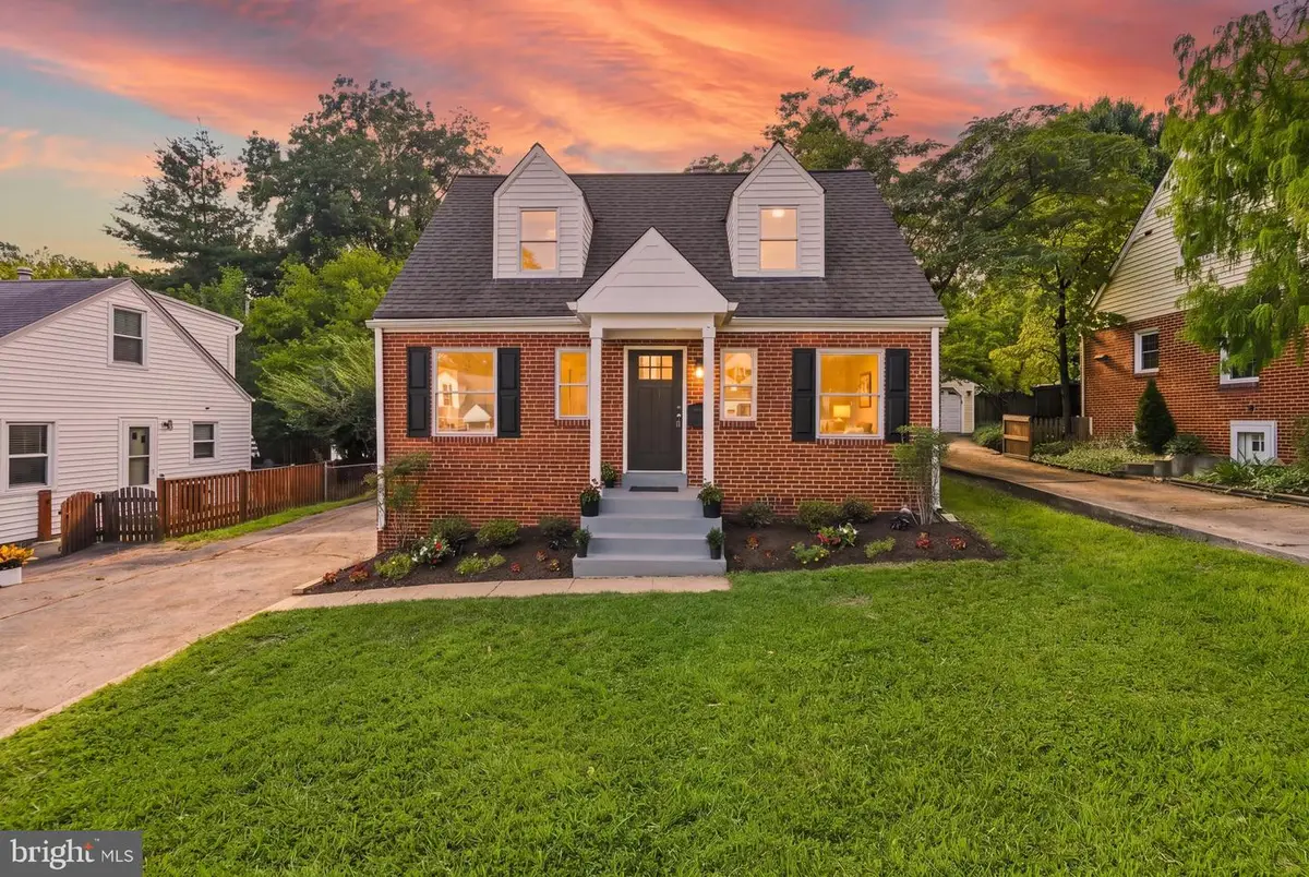 2834 Summerfield Rd, Falls Church, VA 22042 - #1