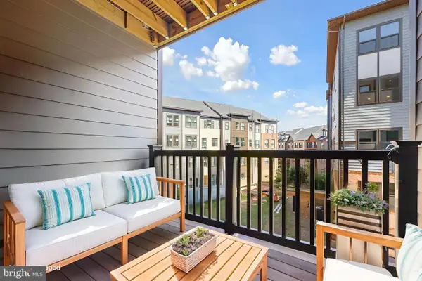 4395 Peach Lily Ln #311, CHANTILLY, VA 20151