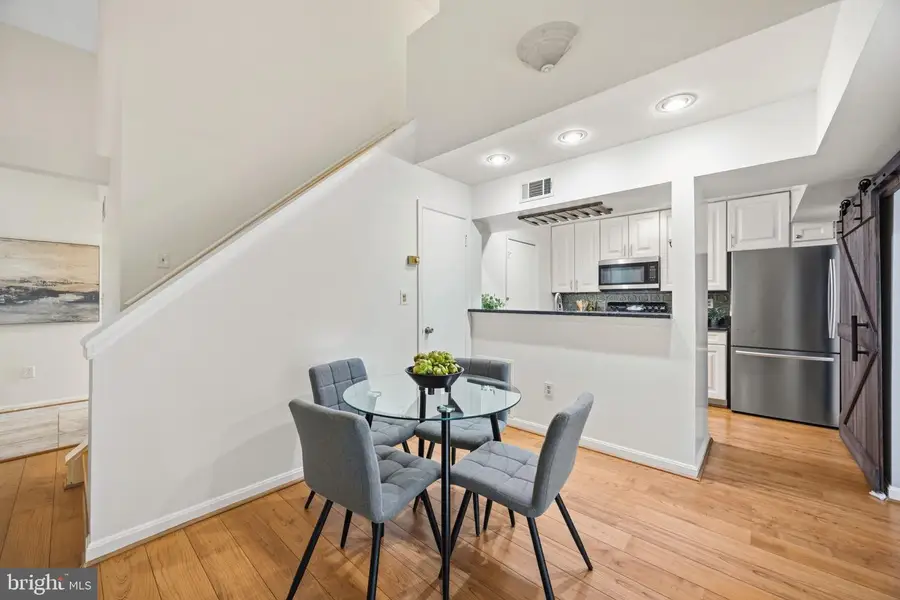 3377 Lakeside View Dr #19-2, Falls Church, VA 22041 - #3