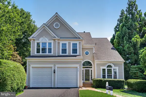2565 Holly Manor Dr, FALLS CHURCH, VA 22043