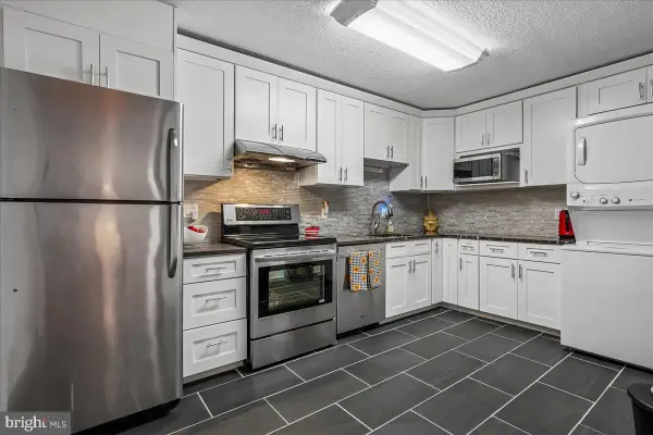 8380 Greensboro Dr #211, MCLEAN, VA 22102