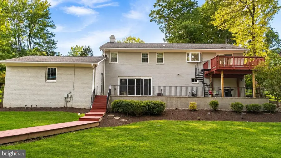 11600 Helmont Dr, Oakton, VA 22124 - #2