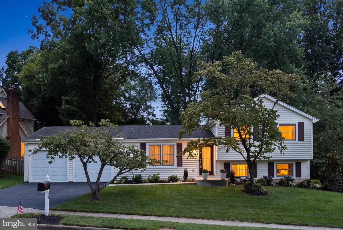 13742 Cabells Mill Dr, Centreville, VA 20120 - #1