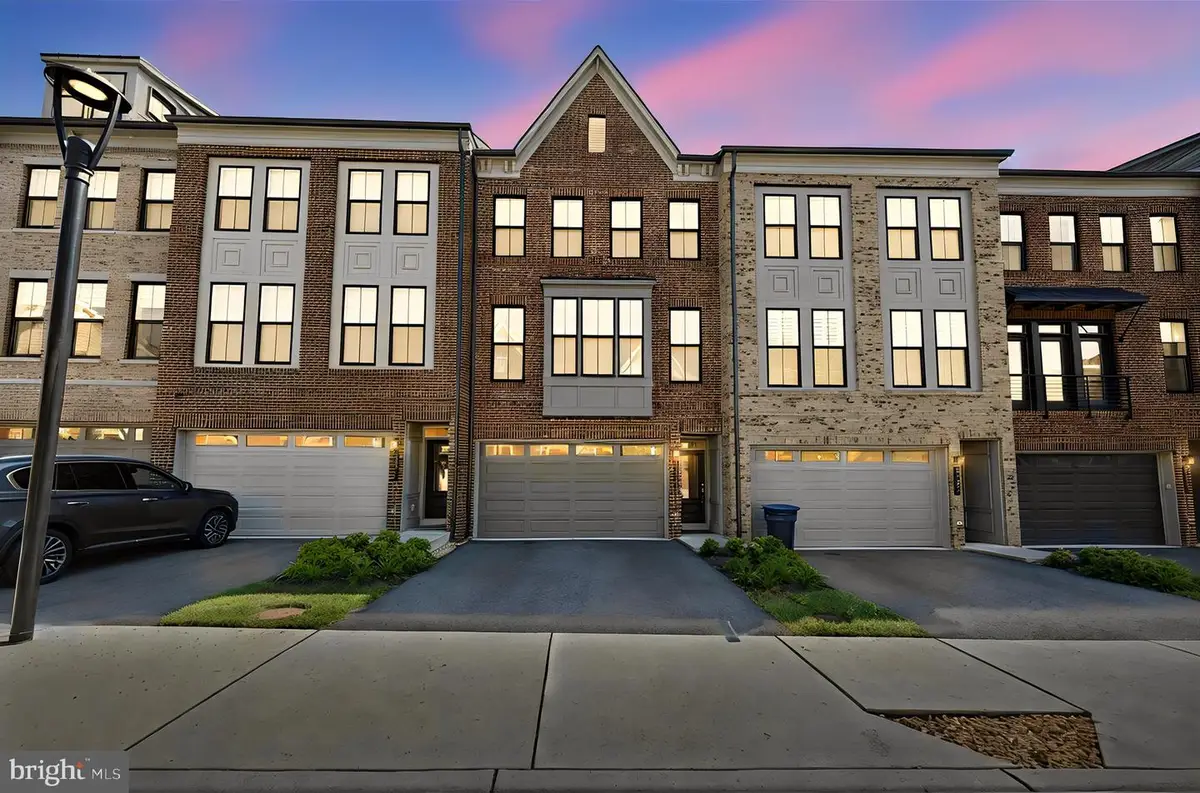 5179 Ridgeview Retreat Dr, Chantilly, VA 20151 - #1