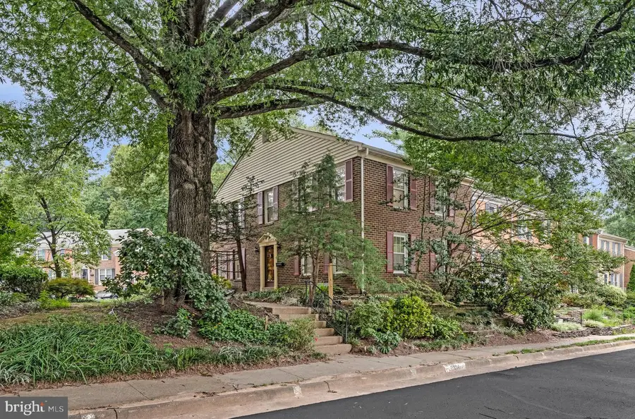 2334 Harleyford Ct, Reston, VA 20191 - #2